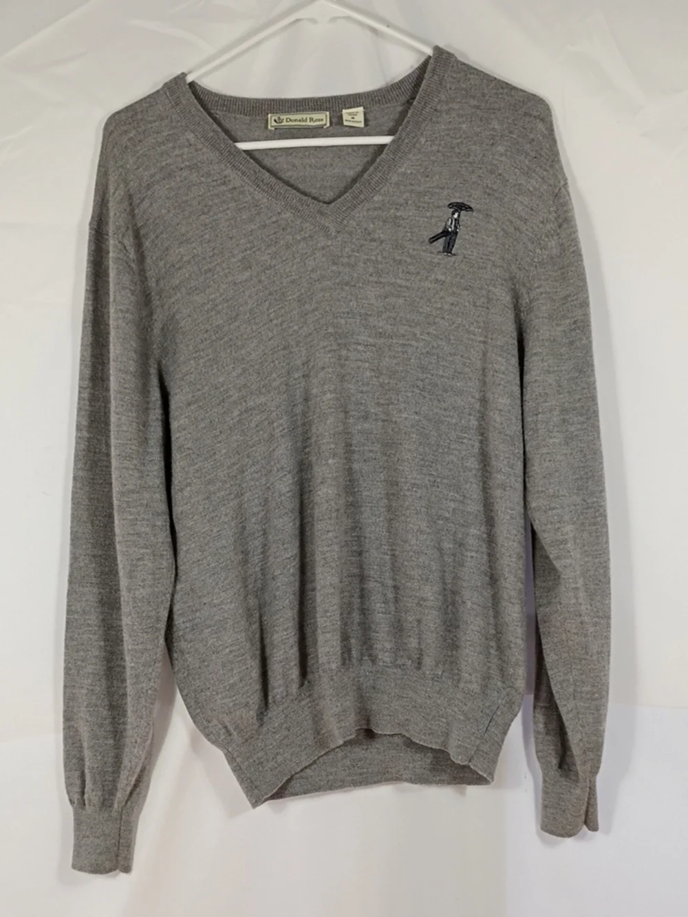 EUC Donald Ross Mens Medium Gray Golf V Neck Marino Wool Pullover Sweater Logo